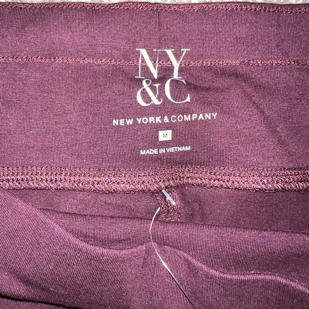 NY&Co Med. Burgandy Yoga Pants - Picture 4 of 5